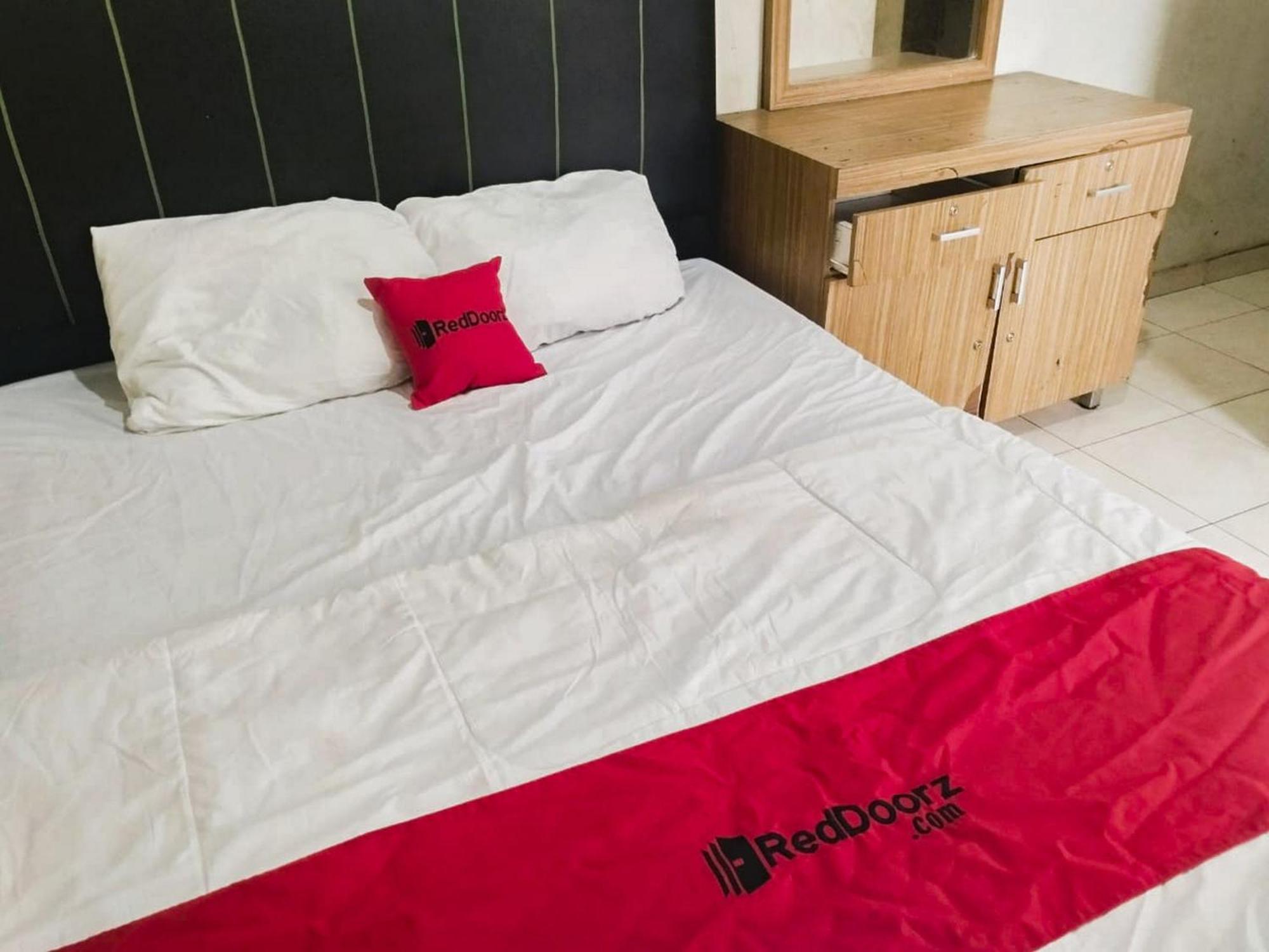 Reddoorz At Jalan Diponegoro Bandar Lampung Hotel Buitenkant foto